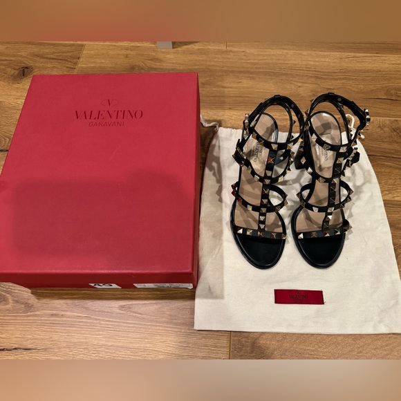 Valentino Rockstud Leather Sandal - Picture 6 of 7